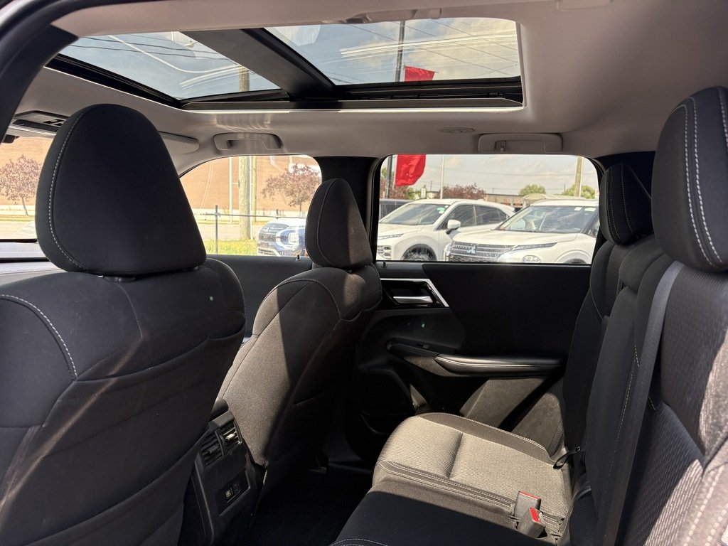 2024 Mitsubishi Outlander SE   S-AWC   7 PASS   PANO   CARPLAY   BLIND SPOT in Oakville, Ontario - 18 - w1024h768px