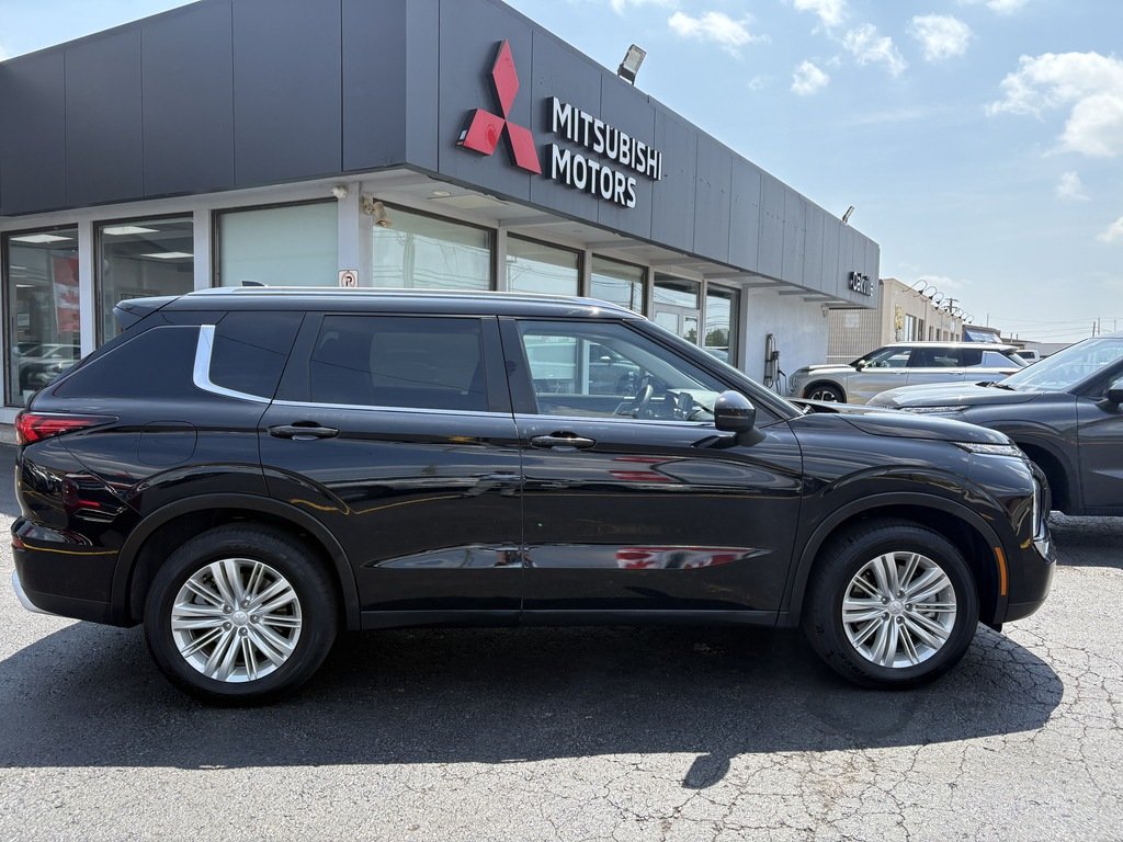 2024 Mitsubishi Outlander SE   S-AWC   7 PASS   PANO   CARPLAY   BLIND SPOT in Oakville, Ontario - 9 - w1024h768px