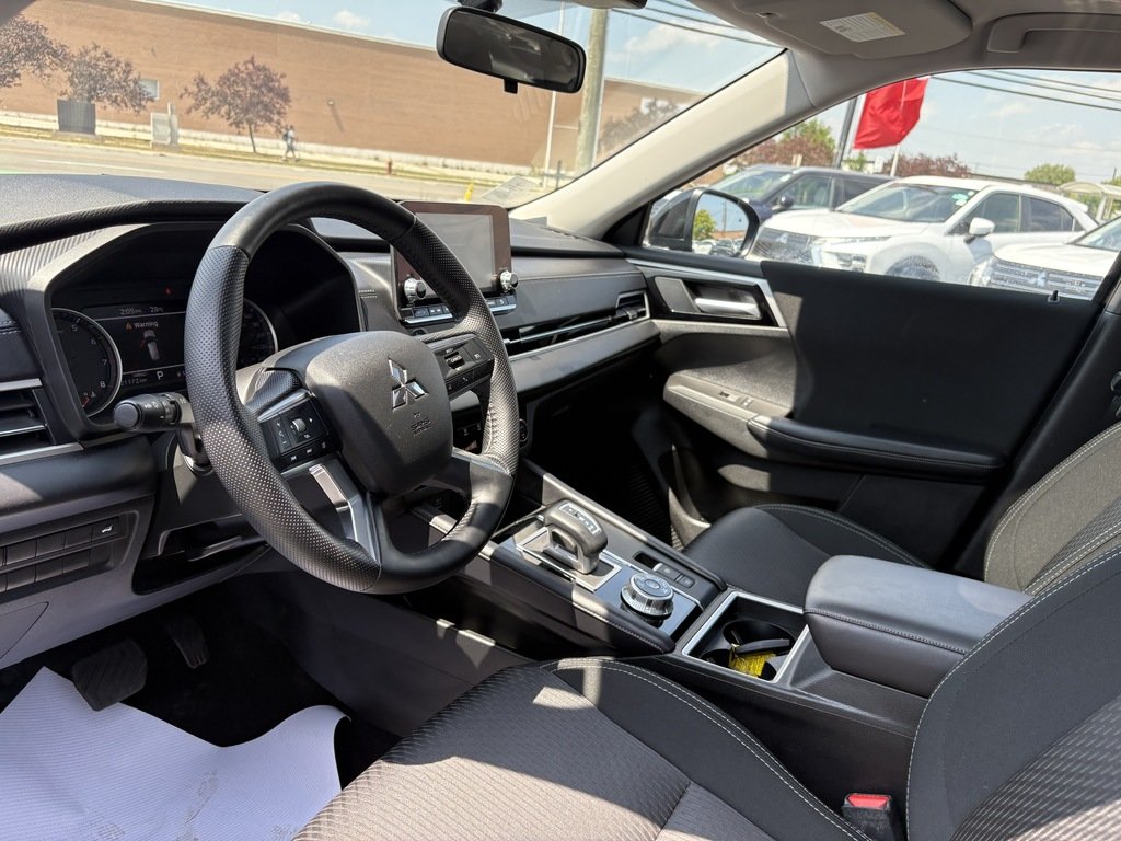 2024 Mitsubishi Outlander SE   S-AWC   7 PASS   PANO   CARPLAY   BLIND SPOT in Oakville, Ontario - 12 - w1024h768px