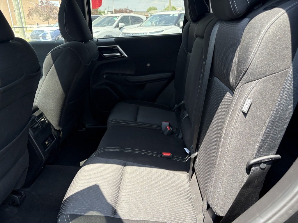 2024 Mitsubishi Outlander SE   S-AWC   7 PASS   PANO   CARPLAY   BLIND SPOT in Oakville, Ontario - 19 - w1024h768px