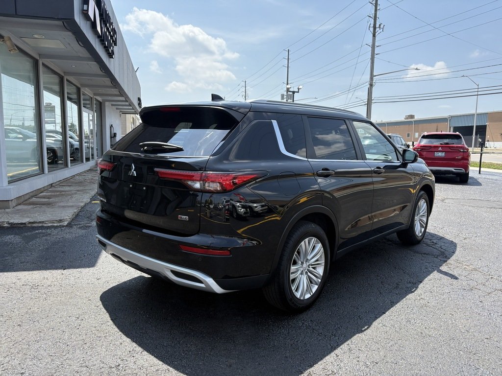2024 Mitsubishi Outlander SE   S-AWC   7 PASS   PANO   CARPLAY   BLIND SPOT in Oakville, Ontario - 8 - w1024h768px