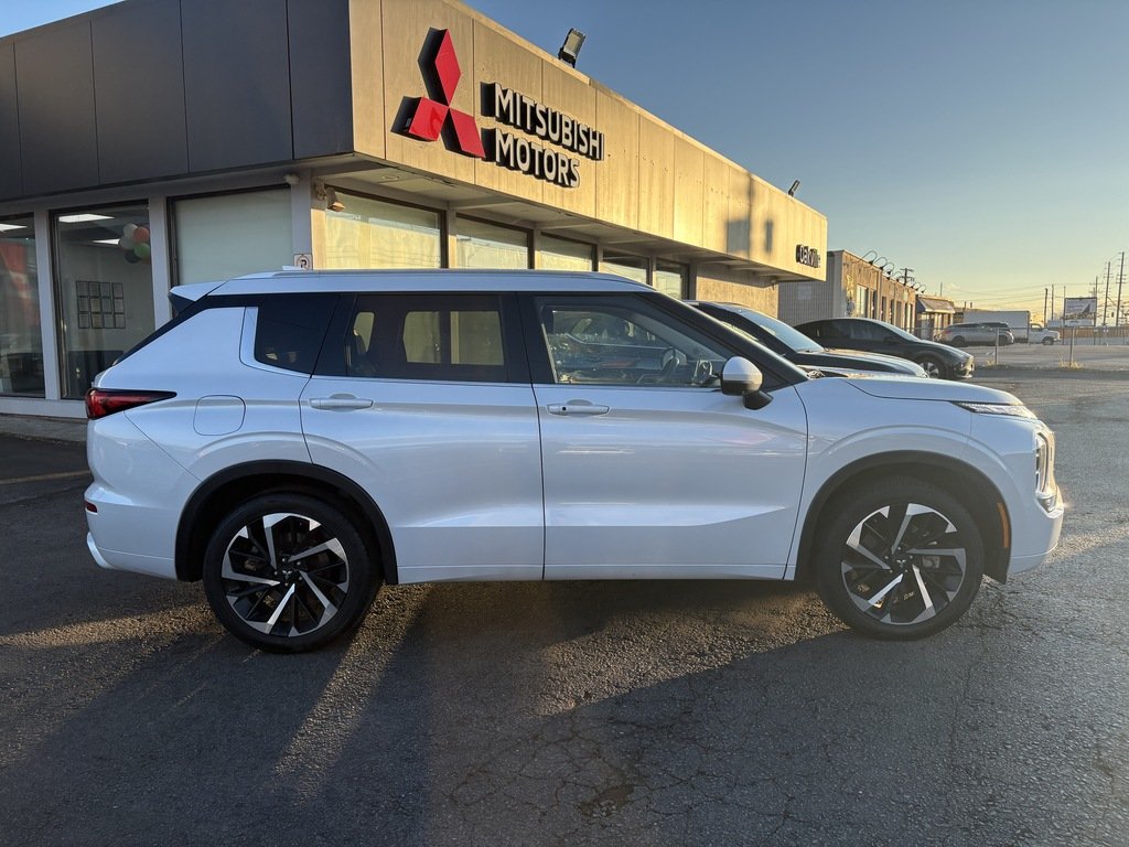 2024 Mitsubishi Outlander GT   S-AWC   CPO   7 PASS   HUD   BOSE   360 CAM in Oakville, Ontario - 9 - w1024h768px