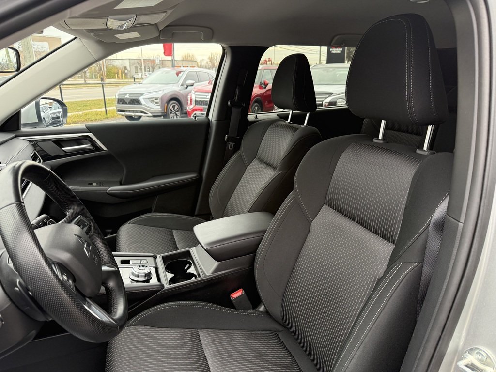 2024 Mitsubishi Outlander ES   CPO   S-AWC   7 PASS   CARPLAY   BLIND SPOT in Oakville, Ontario - 12 - w1024h768px