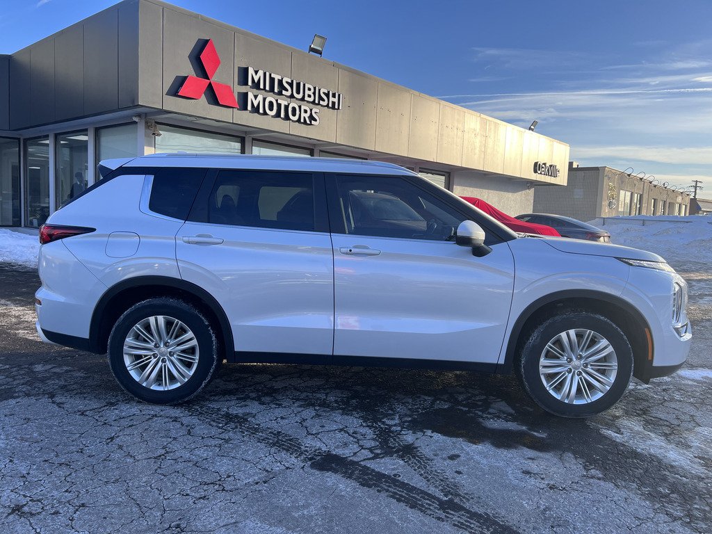 2024 Mitsubishi Outlander SE   S-AWC   7 PASS   PANO   HTD SEATS/STEERING in Oakville, Ontario - 9 - w1024h768px