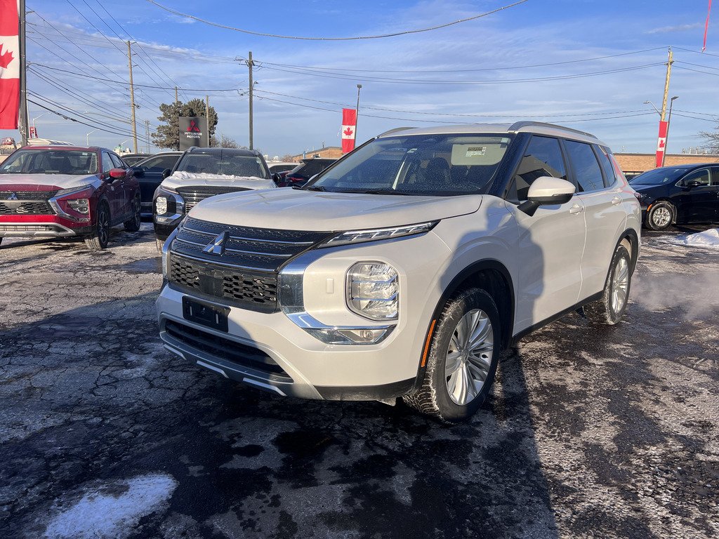 2024 Mitsubishi Outlander SE   S-AWC   7 PASS   PANO   HTD SEATS/STEERING in Oakville, Ontario - 4 - w1024h768px