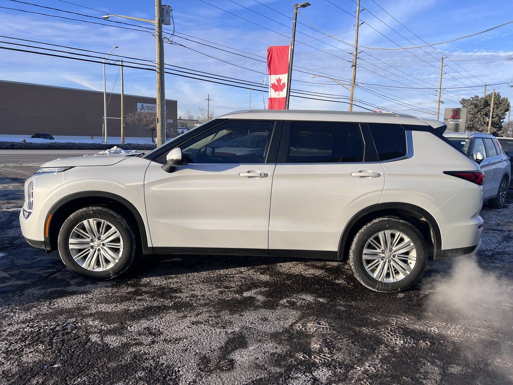 2024 Mitsubishi Outlander SE   S-AWC   7 PASS   PANO   HTD SEATS/STEERING in Oakville, Ontario - 5 - w1024h768px