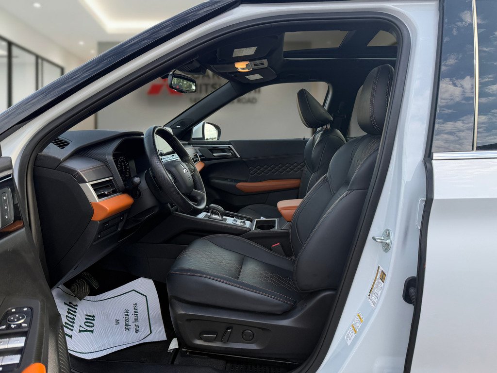 2024 Mitsubishi Outlander GT-P   CPO   RATES AS LOW AS 0.90%   7 PASS in Oakville, Ontario - 11 - w1024h768px