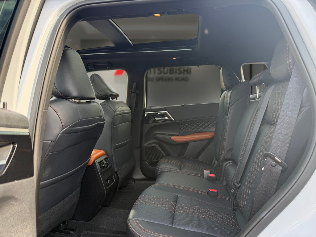 2024 Mitsubishi Outlander GT-P   CPO   RATES AS LOW AS 0.90%   7 PASS in Oakville, Ontario - 20 - w1024h768px