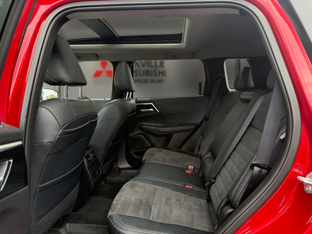 2024 Mitsubishi Outlander LE   S-AWC   RATES AS LOW AS 0.90 %   PANO   NAV in Oakville, Ontario - 20 - w1024h768px