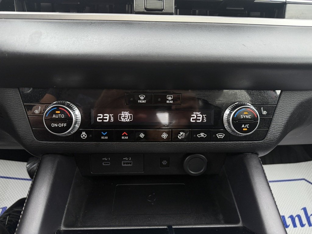 2024 Mitsubishi Outlander LE   S-AWC   RATES AS LOW AS 0.90 %   PANO   NAV in Oakville, Ontario - 17 - w1024h768px