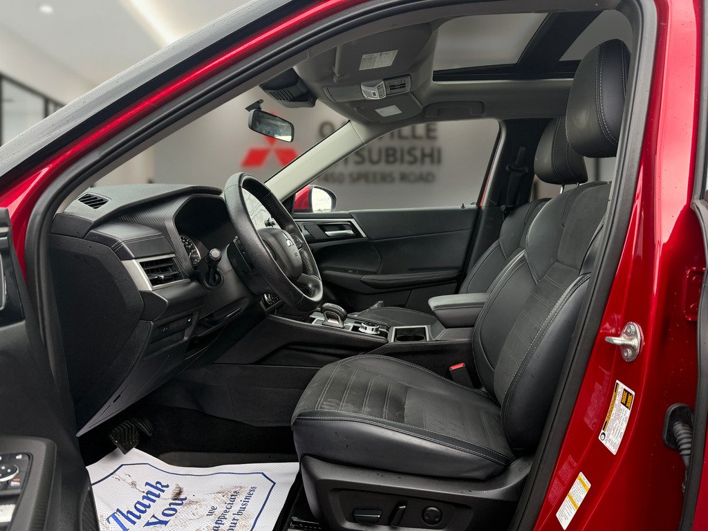 2024 Mitsubishi Outlander LE   S-AWC   RATES AS LOW AS 0.90 %   PANO   NAV in Oakville, Ontario - 11 - w1024h768px