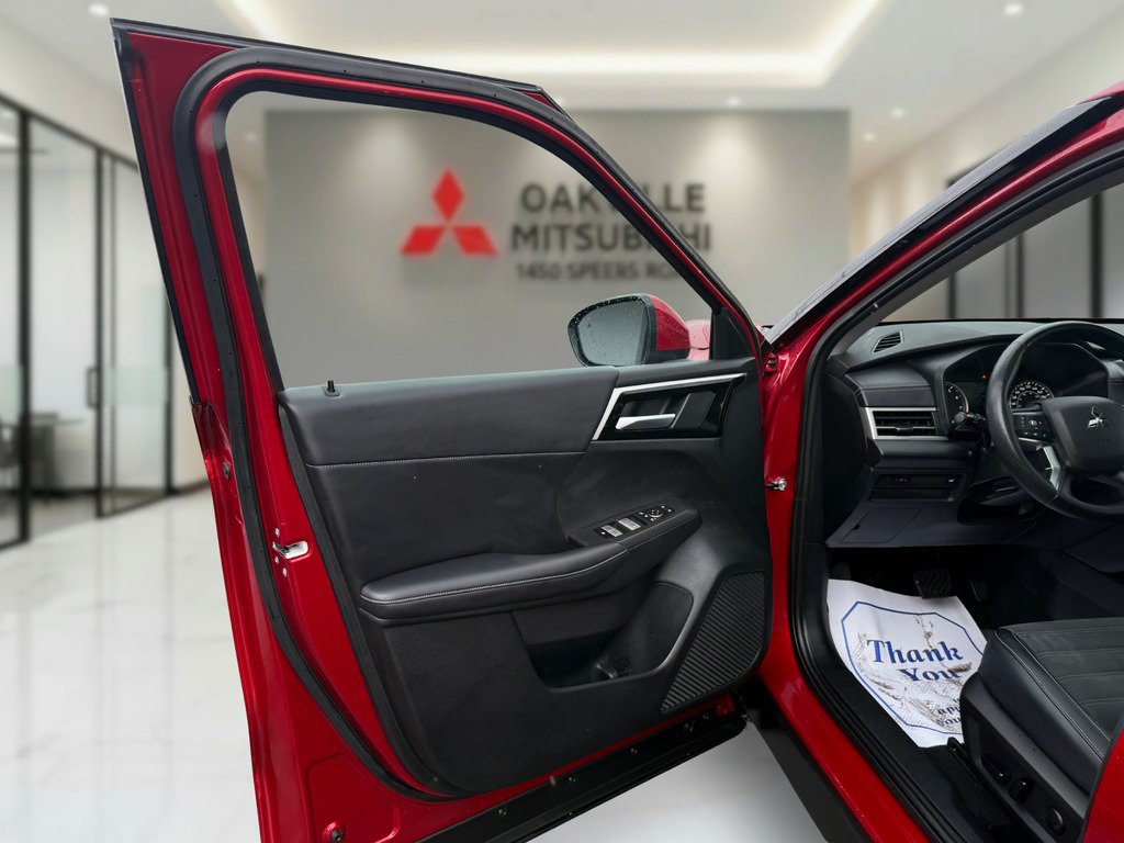 2024 Mitsubishi Outlander LE   S-AWC   RATES AS LOW AS 0.90 %   PANO   NAV in Oakville, Ontario - 10 - w1024h768px