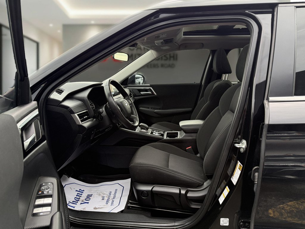 2024 Mitsubishi Outlander SE   S-AWC   CPO   RATES AS LOW AS 0.90% in Oakville, Ontario - 11 - w1024h768px