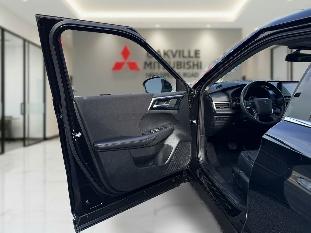 2024 Mitsubishi Outlander ES   S-AWC   B\U CAM   CARPLAY   HTD SEATS in Oakville, Ontario - 9 - w1024h768px