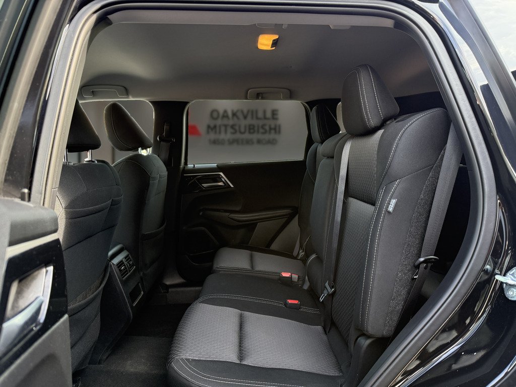2024 Mitsubishi Outlander ES   S-AWC   B\U CAM   CARPLAY   HTD SEATS in Oakville, Ontario - 19 - w1024h768px