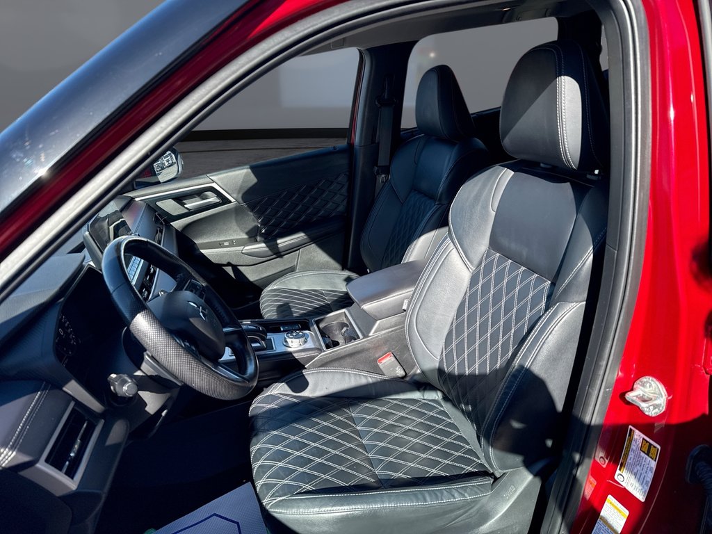 2024 Mitsubishi Outlander GT in Oakville, Ontario - 13 - w1024h768px