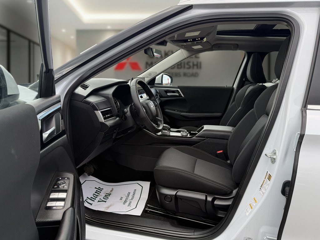 2025 Mitsubishi Outlander SE   S-AWC   7 PASS   PANO   CARPLAY   BLIND SPOT in Oakville, Ontario - 11 - w1024h768px