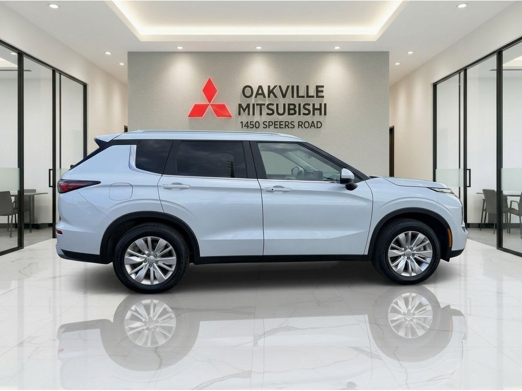 2025 Mitsubishi Outlander SE   S-AWC   7 PASS   PANO   CARPLAY   BLIND SPOT in Oakville, Ontario - 9 - w1024h768px