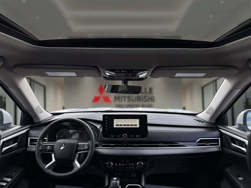 2025 Mitsubishi Outlander SE   S-AWC   7 PASS   PANO   CARPLAY   BLIND SPOT in Oakville, Ontario - 13 - w1024h768px