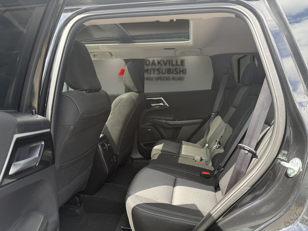 2025 Mitsubishi Outlander SE   S-AWC   CPO   RATES AS LOW AS 0.90% in Oakville, Ontario - 12 - w1024h768px
