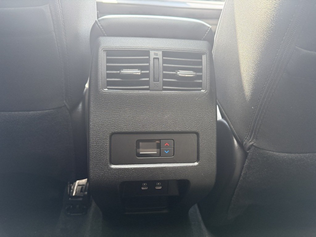 2025 Mitsubishi Outlander SE   S-AWC   CPO   RATES AS LOW AS 0.90% in Oakville, Ontario - 14 - w1024h768px