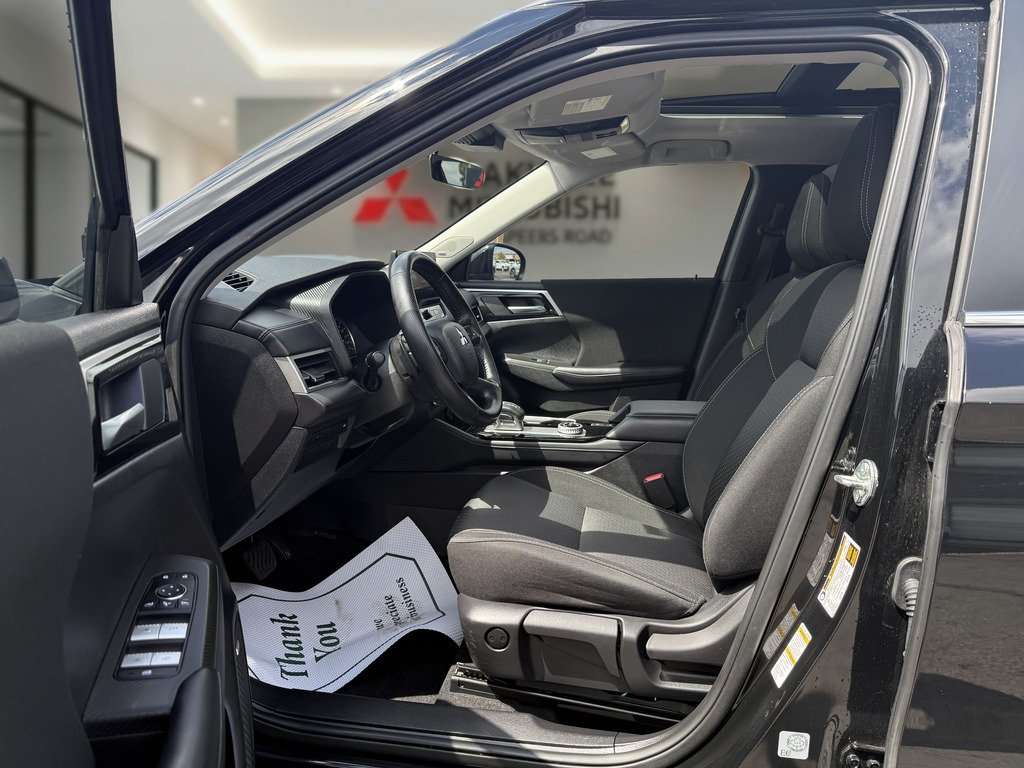 2025 Mitsubishi Outlander SE   S-AWC   CPO   RATES AS LOW AS 0.90% in Oakville, Ontario - 11 - w1024h768px
