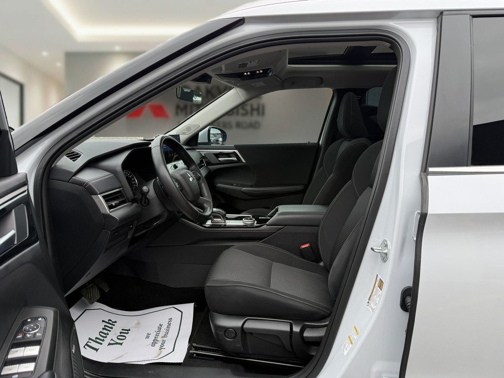 2025 Mitsubishi Outlander SE   S-AWC   CPO   RATES AS LOW AS 0.90% in Oakville, Ontario - 11 - w1024h768px