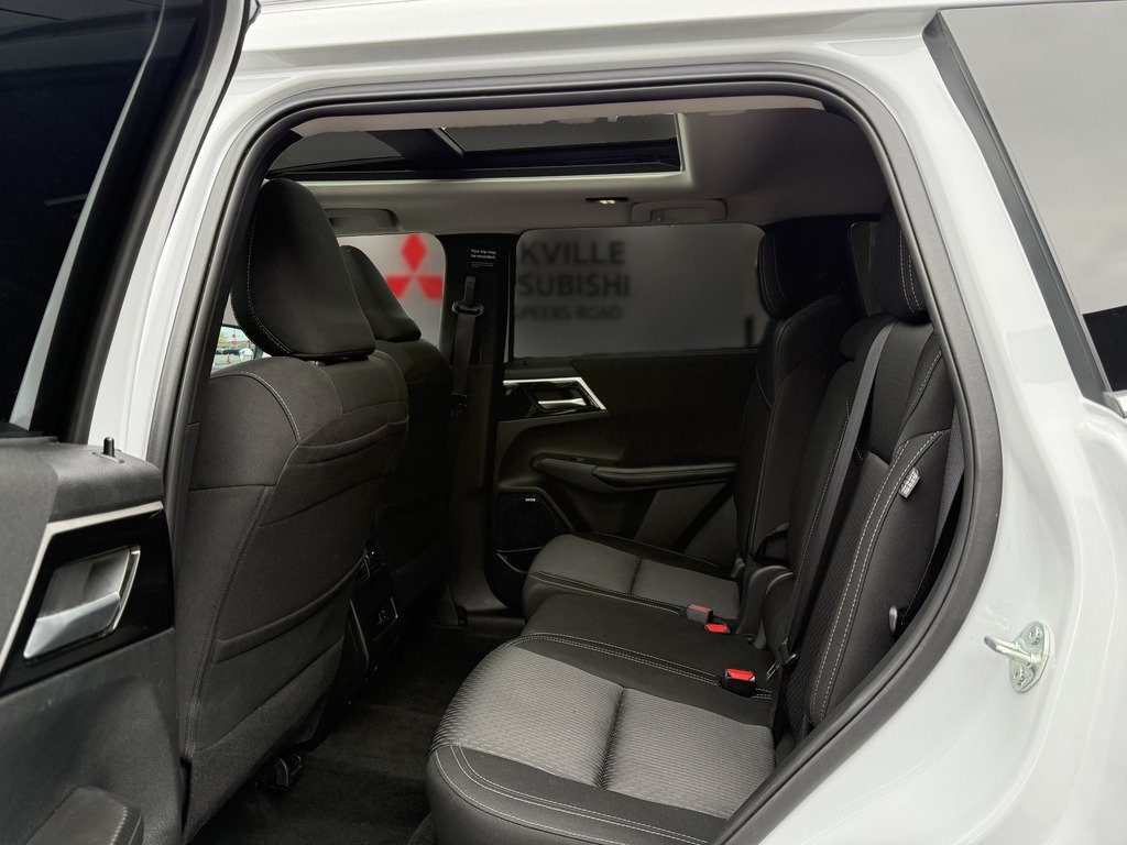 2025 Mitsubishi Outlander SE   S-AWC   CPO   RATES AS LOW AS 0.90% in Oakville, Ontario - 20 - w1024h768px