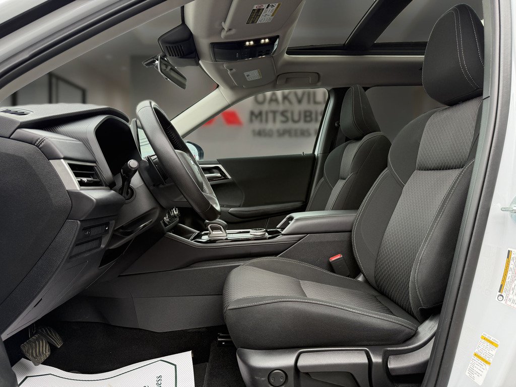 2025 Mitsubishi Outlander SE   S-AWC   CPO   RATES AS LOW AS 0.90% in Oakville, Ontario - 12 - w1024h768px