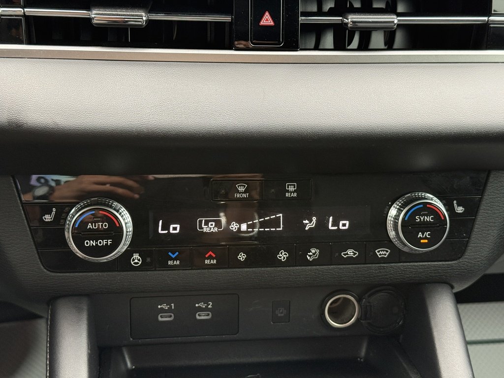 2025 Mitsubishi Outlander SE   S-AWC   CPO   RATES AS LOW AS 0.90% in Oakville, Ontario - 18 - w1024h768px