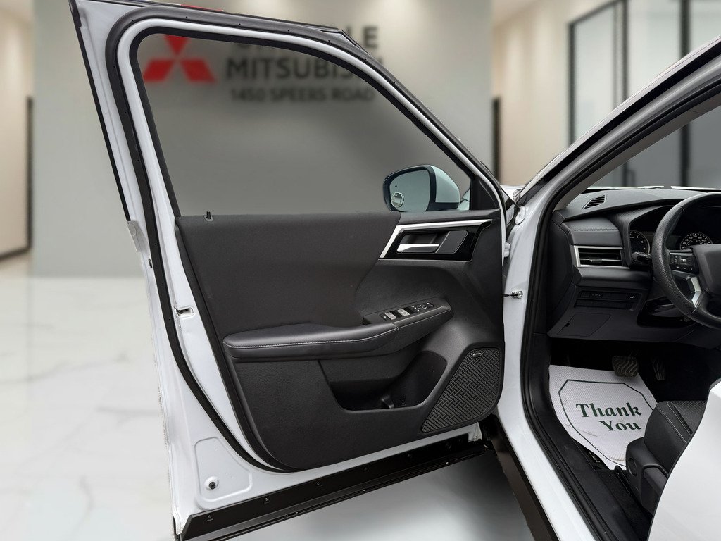 2025 Mitsubishi Outlander SE   S-AWC   CPO   RATES AS LOW AS 0.90% in Oakville, Ontario - 10 - w1024h768px