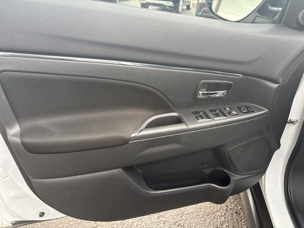 2024 Mitsubishi RVR SE   AWC   BLIND SPOT   HTD SEATS   CARPLAY in Oakville, Ontario - 10 - w1024h768px