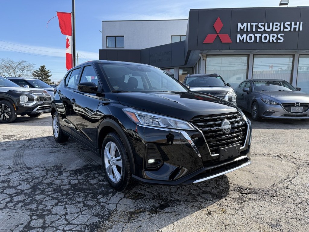 2025 Nissan Kicks Play S   ONLY 5063 KM!!   CARPLAY   ALLOY   BU CAM in Oakville, Ontario - 2 - w1024h768px