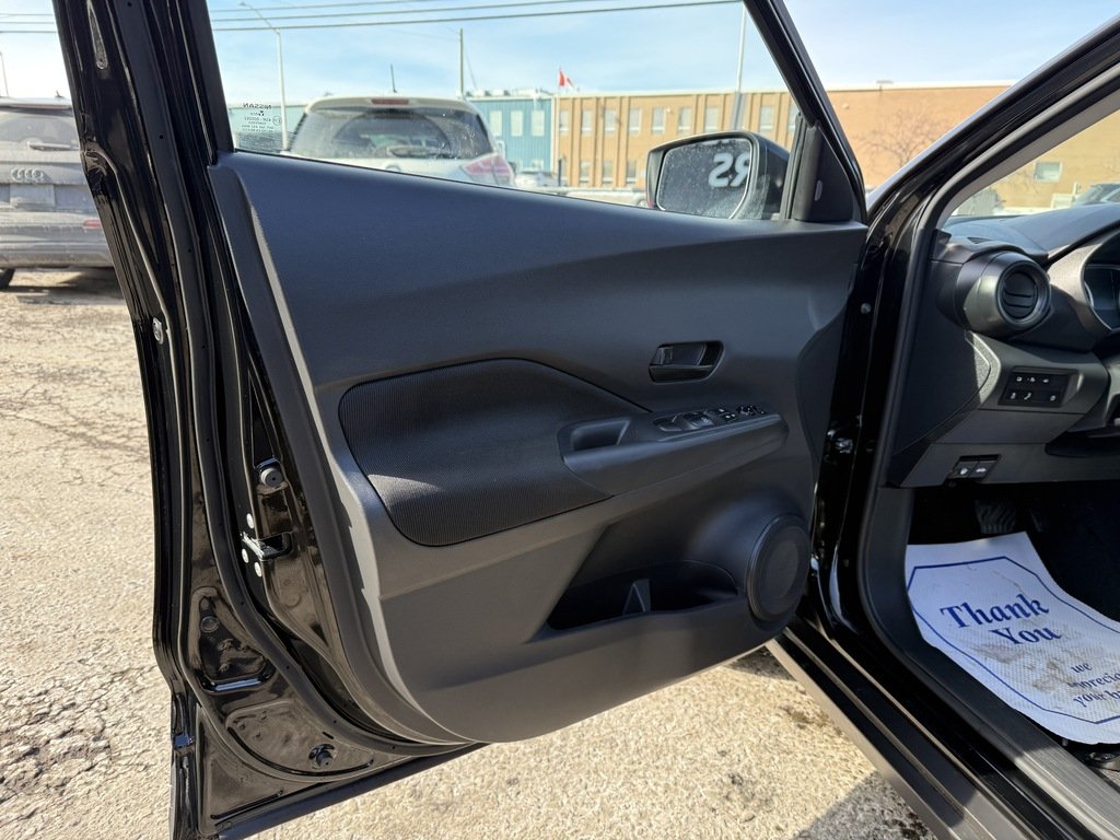 2025 Nissan Kicks Play S   ONLY 5063 KM!!   CARPLAY   ALLOY   BU CAM in Oakville, Ontario - 10 - w1024h768px