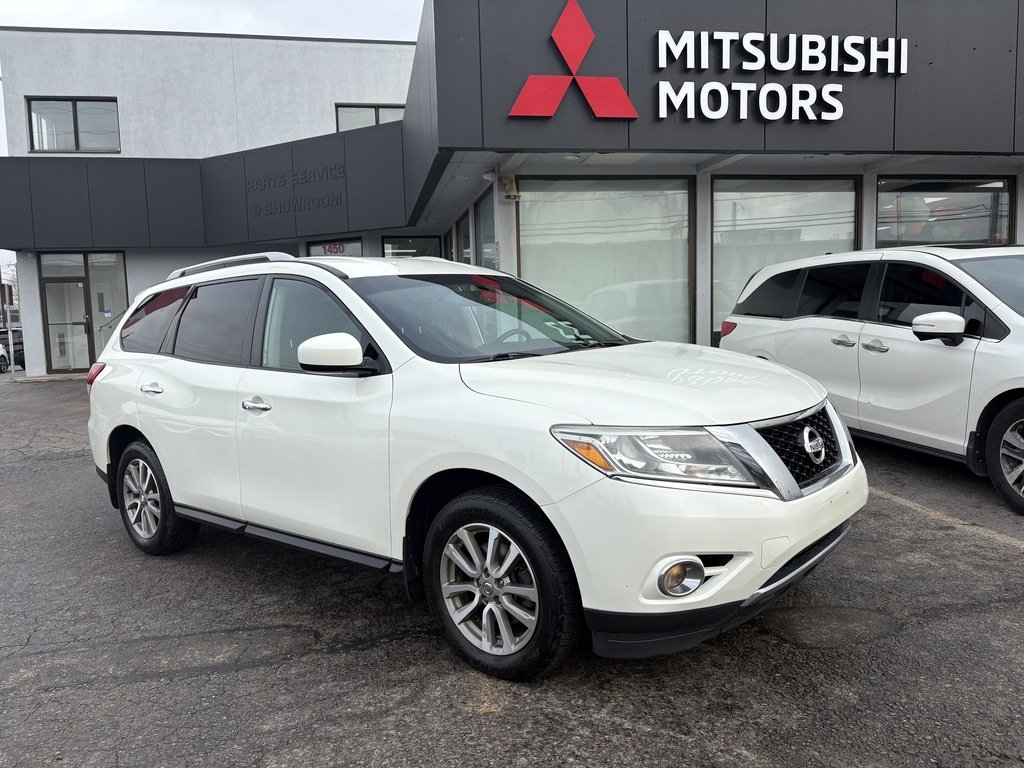 2016 Nissan Pathfinder SV   4WD   AS-IS   WHOLESALE TO PUBLIC   7 PASS in Oakville, Ontario - 2 - w1024h768px