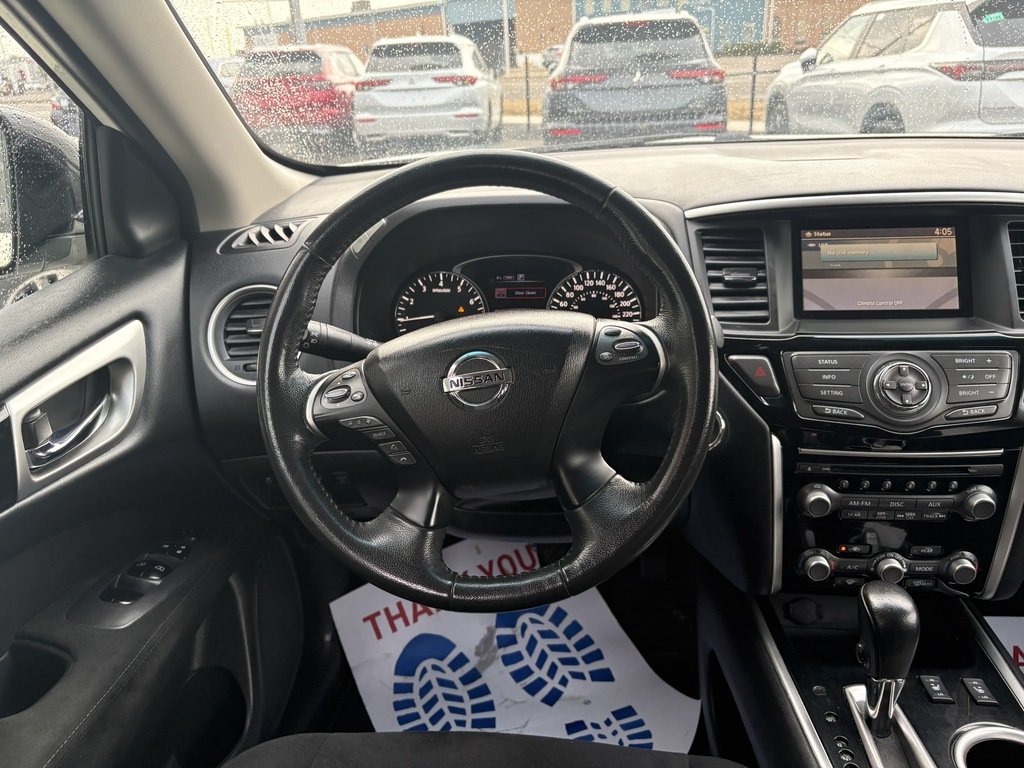 2016 Nissan Pathfinder SV   4WD   AS-IS   WHOLESALE TO PUBLIC   7 PASS in Oakville, Ontario - 16 - w1024h768px