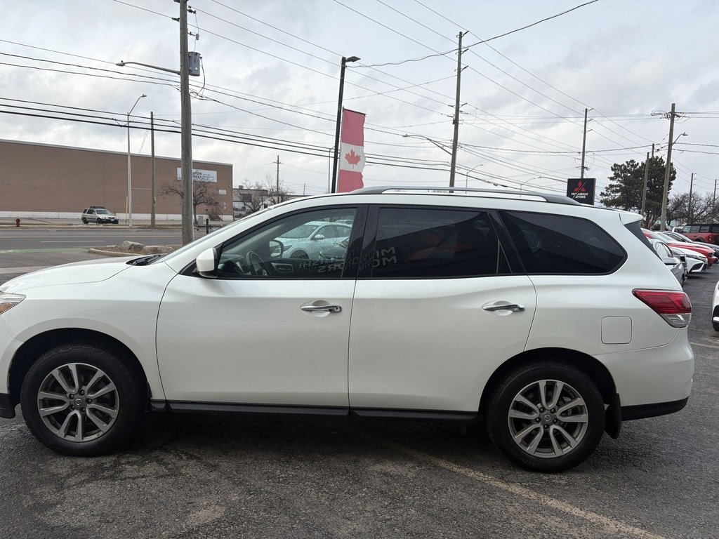 2016 Nissan Pathfinder SV   4WD   AS-IS   WHOLESALE TO PUBLIC   7 PASS in Oakville, Ontario - 5 - w1024h768px