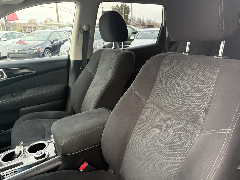 2016 Nissan Pathfinder SV   4WD   AS-IS   WHOLESALE TO PUBLIC   7 PASS in Oakville, Ontario - 13 - w1024h768px