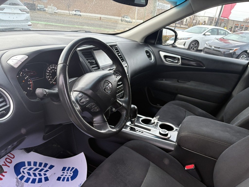 2016 Nissan Pathfinder SV   4WD   AS-IS   WHOLESALE TO PUBLIC   7 PASS in Oakville, Ontario - 12 - w1024h768px