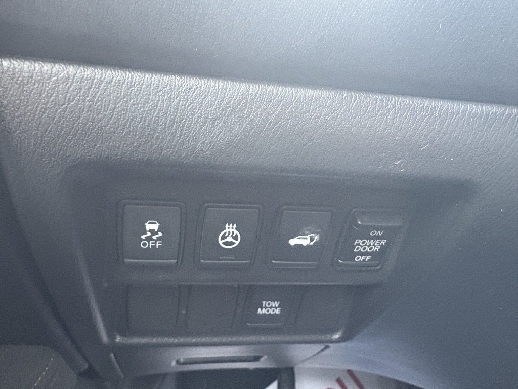 2016 Nissan Pathfinder SV   4WD   AS-IS   WHOLESALE TO PUBLIC   7 PASS in Oakville, Ontario - 11 - w1024h768px