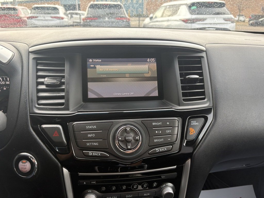 2016 Nissan Pathfinder SV   4WD   AS-IS   WHOLESALE TO PUBLIC   7 PASS in Oakville, Ontario - 18 - w1024h768px