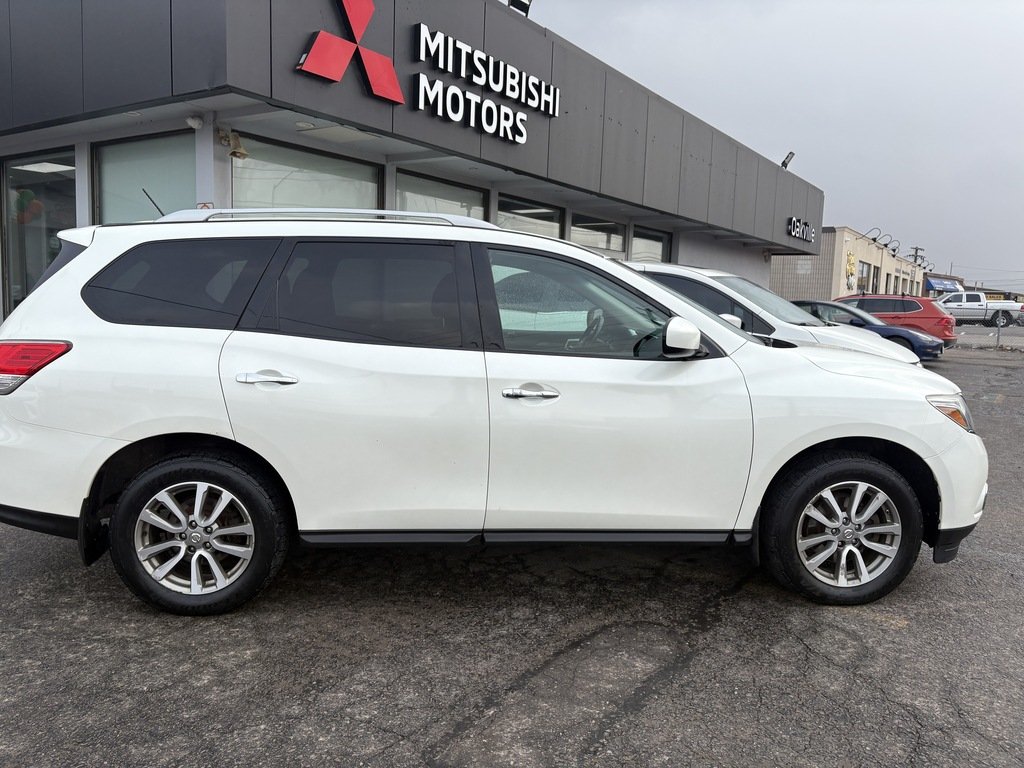 2016 Nissan Pathfinder SV   4WD   AS-IS   WHOLESALE TO PUBLIC   7 PASS in Oakville, Ontario - 9 - w1024h768px