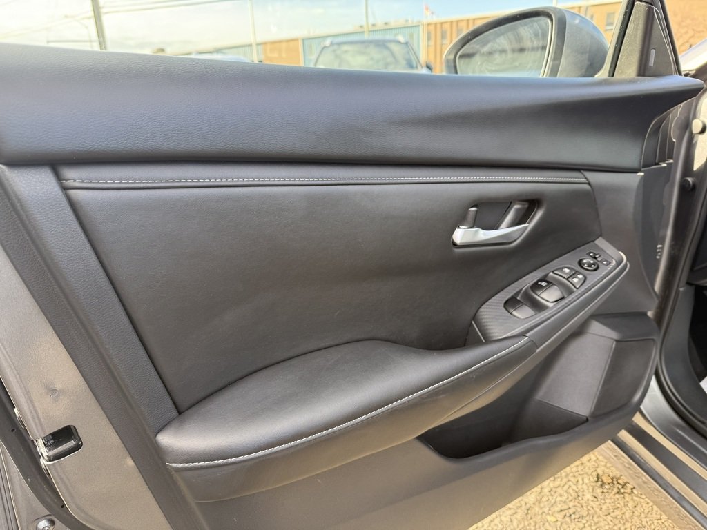 2025 Nissan Sentra SV CVT in Oakville, Ontario - 10 - w1024h768px