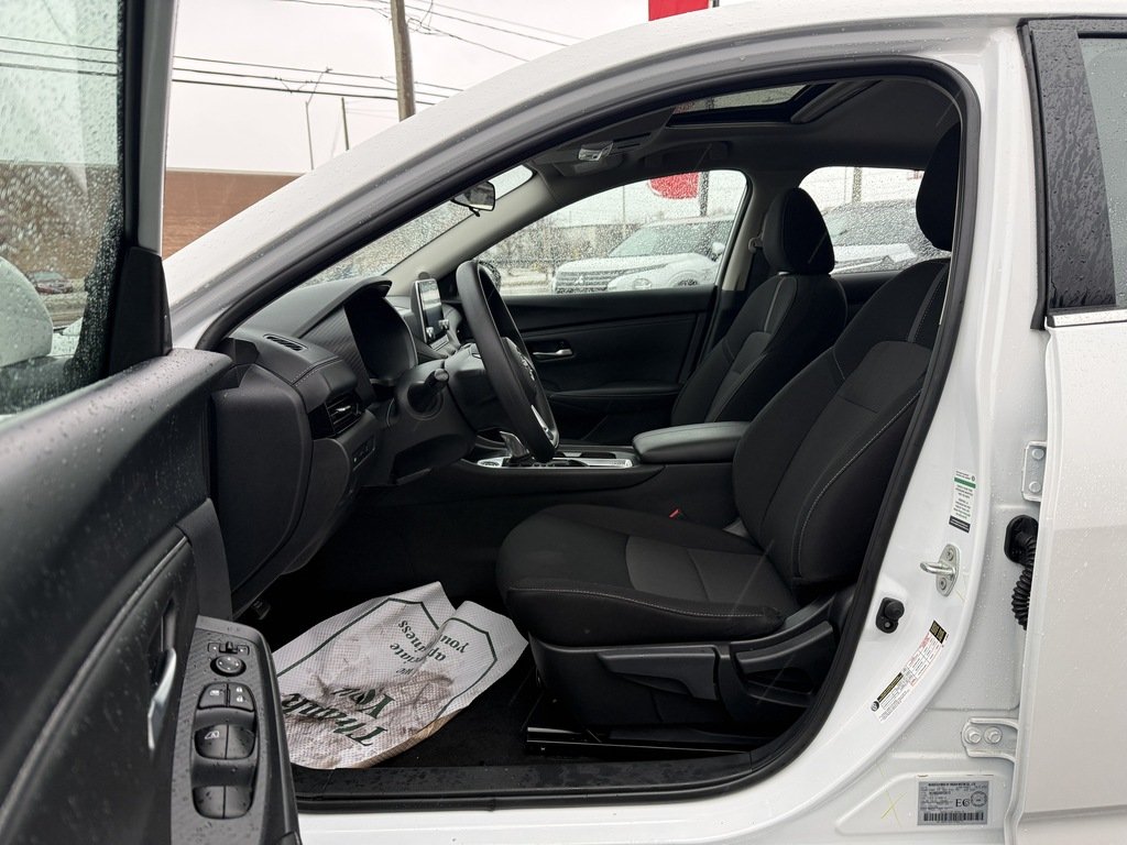 2025 Nissan Sentra SV CVT in Oakville, Ontario - 11 - w1024h768px