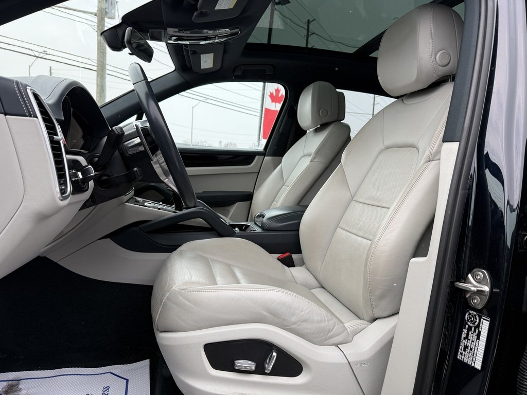 2021 Porsche Cayenne AWD   NAV   CARPLAY   PANO   CLEAN CARFAX in Oakville, Ontario - 13 - w1024h768px