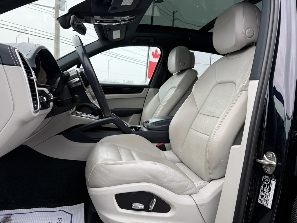2021 Porsche Cayenne AWD   NAV   CARPLAY   PANO   CLEAN CARFAX in Oakville, Ontario - 13 - w1024h768px