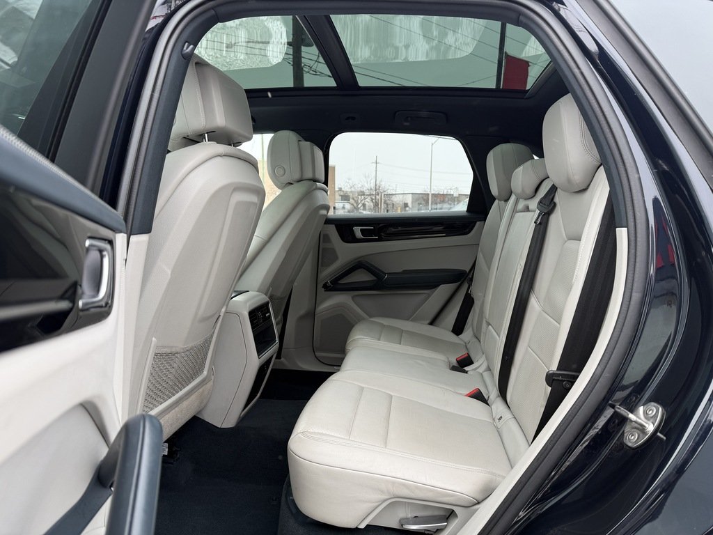 2021 Porsche Cayenne AWD   NAV   CARPLAY   PANO   CLEAN CARFAX in Oakville, Ontario - 21 - w1024h768px