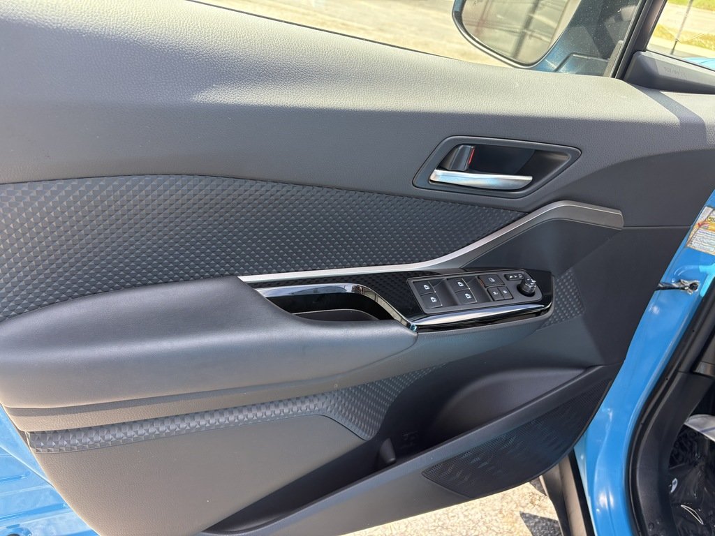 2019 Toyota C-HR XLE   BU CAM   CARPLAY   BLIND SPOT   HTD SEATS in Oakville, Ontario - 10 - w1024h768px