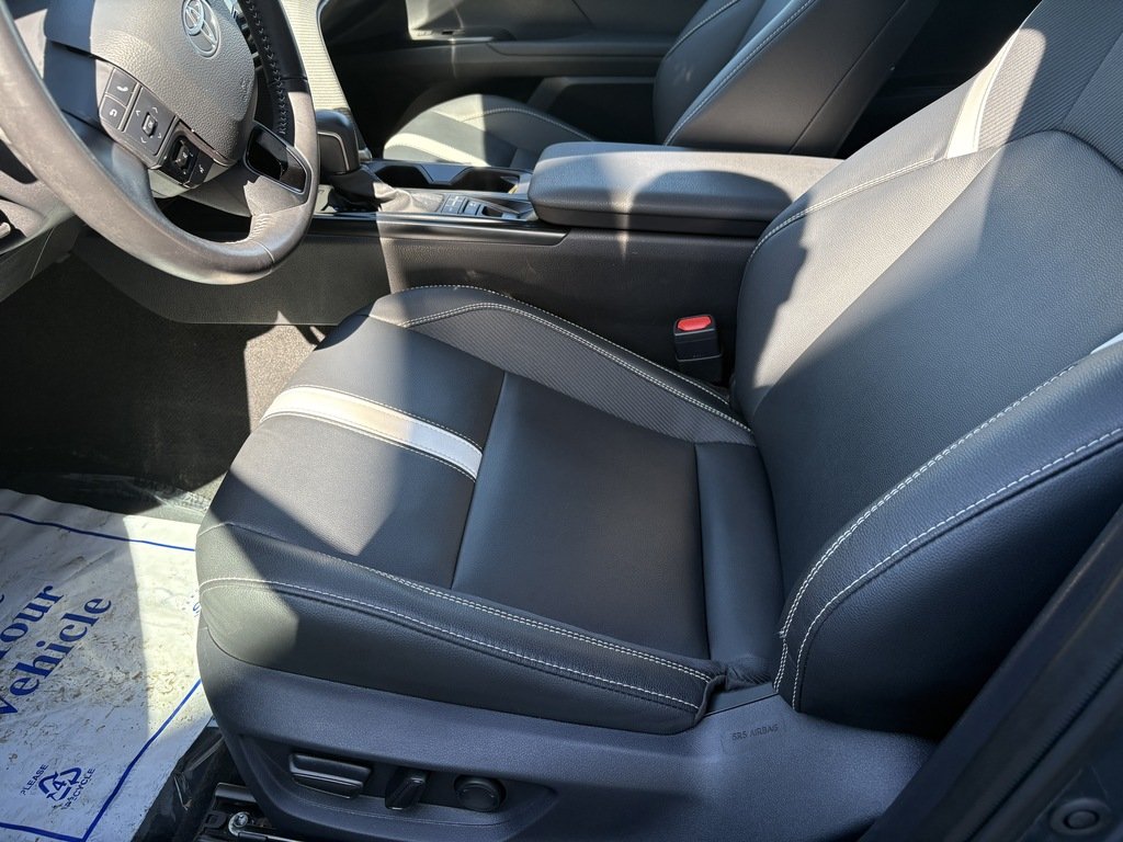 2025 Toyota Camry SE   HYBRID   LEATHER   BLIND SPOT   LANE DEPRT in Oakville, Ontario - 12 - w1024h768px