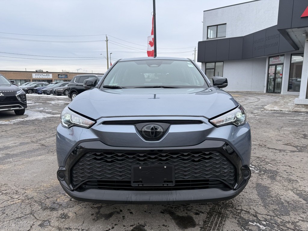 2025 Toyota Corolla Cross HYBRID   SE   2 SET OF TIRES   CLEAN CARFAX in Oakville, Ontario - 3 - w1024h768px